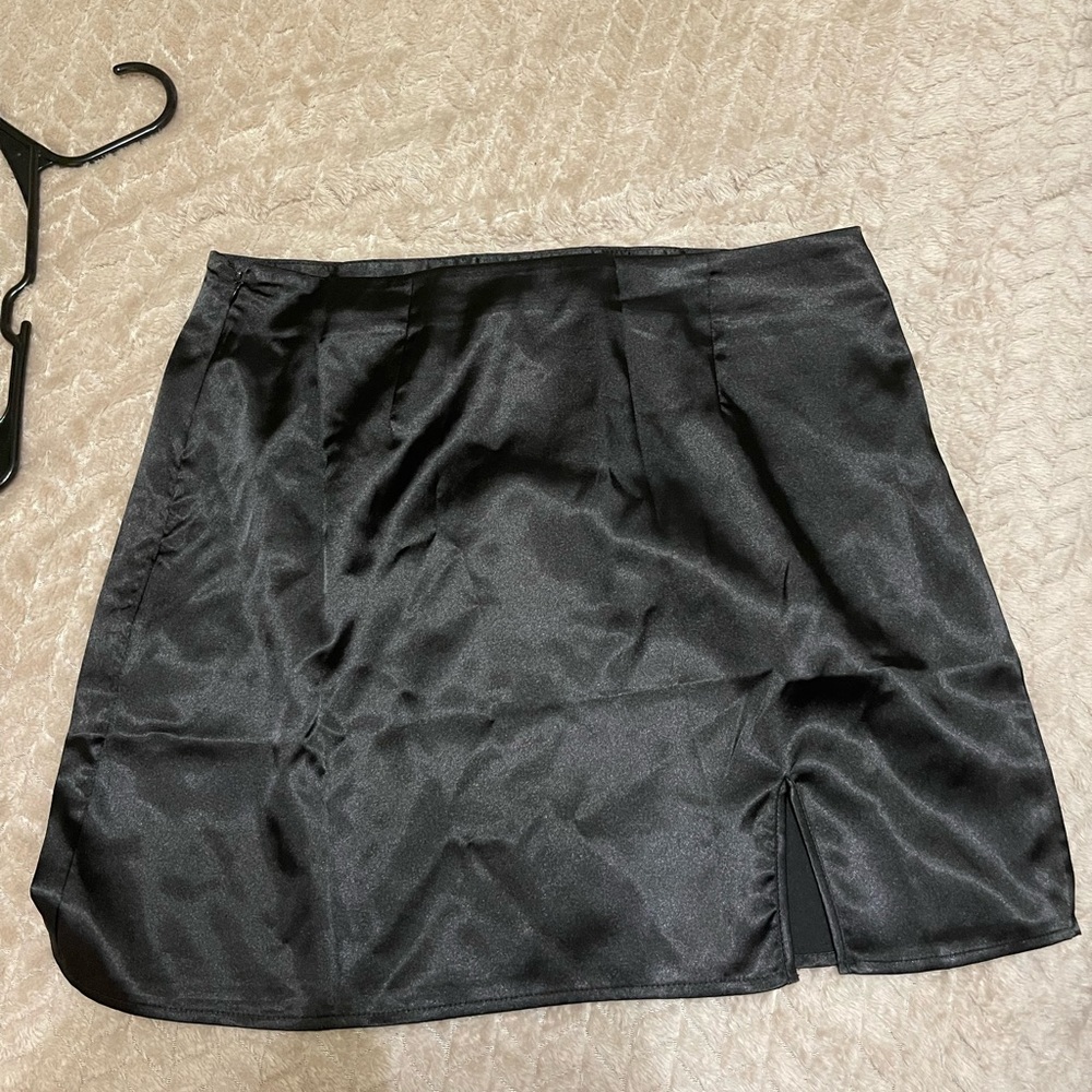 Zip Side Slit Hem Satin Skirt